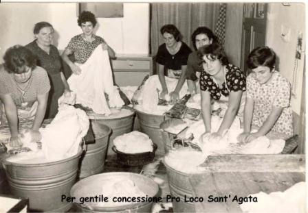 Stann sciacquann li pann re la zita